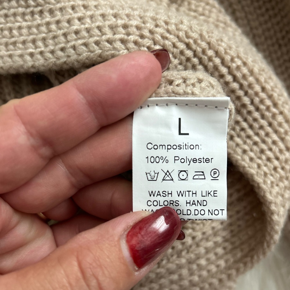 Elegant Cream Sweater with Pearl Accents - Picture 9 of 9